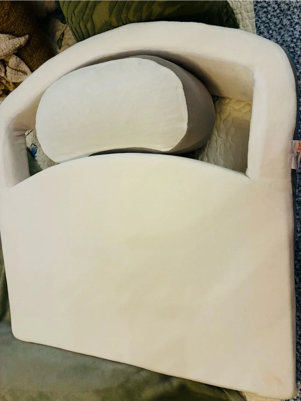 MedCline Shoulder Relief System for Side Sleepers who Suffer with Shoulder Pain
